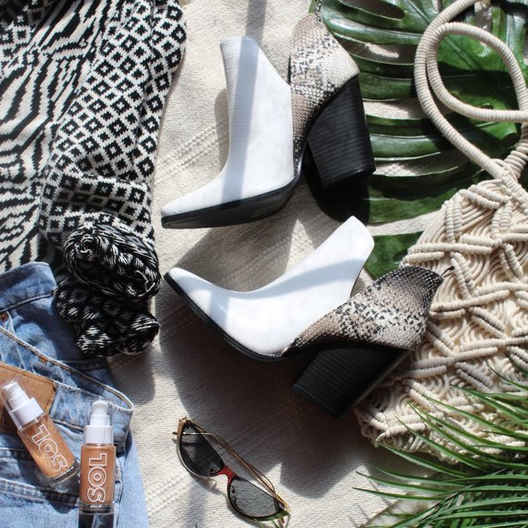 🚨//Coachella Collection// White Croco Bootie - Picture 3 of 4